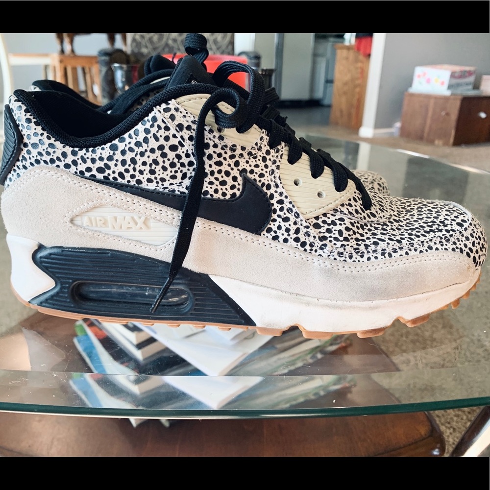 Nike air max speckled; black, cream, white.